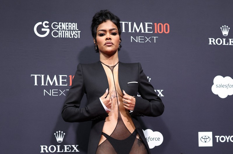 Modna lomača ili najbrutalniji stajling ikada? Gola haljina je "mala maca" za ovo što je ona obukla - morate pogledati!