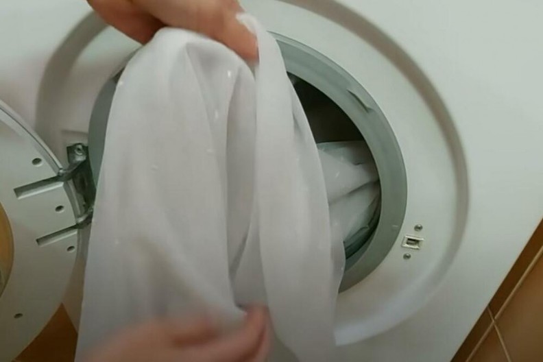 Biće bele kao sneg, plus premekane, mirišljave i nežne: Evo kako da temeljno operete vaše zavese?