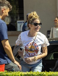 Podržava ćerku da se snima gola, a sad joj se i sama pridružila: Ovakvom ponašanju jedne majke niko ne može da se načudi