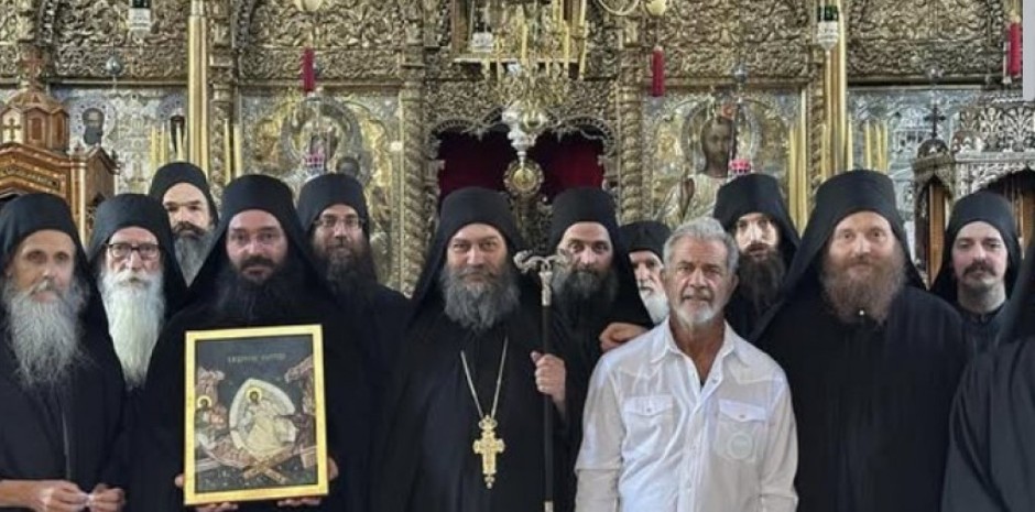 Mel Gibson sedeo za trpezom s monasima: Pričali su mu o Kosovskom boju i pravoslavlju
