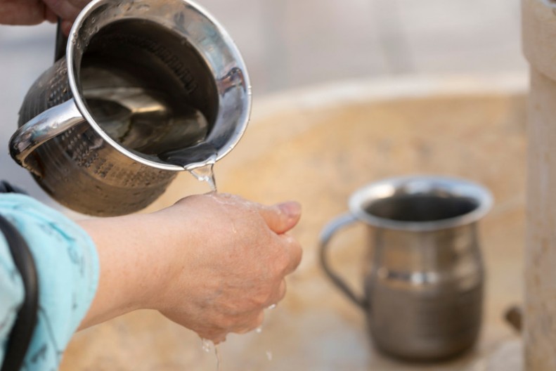 Ne trošite pare na skupe serume: Samo umijte lice 1 začinom, pegla bore i usporava starenje