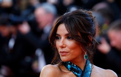 Wow! Kakva mačka! Ima 50 i kusur, a i dalje je najatraktivnija žena na planeti: Evo kako izgleda u roze bikiniju, prezgodna i atraktivna