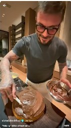 Recept za brzi kolač Dejvida Bekama: Žene poludele za načinom na koji fudbaler pravi poslasticu