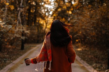 Ne izlaze napolje bez njega: Ovaj kaput želi svaka žena u Srbiji - Saznajte zašto je must-have ove zime