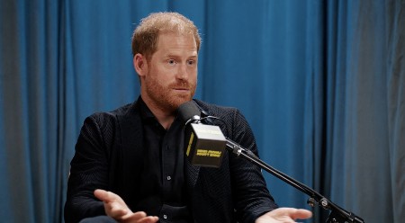 Kačketom posvađao svet: Princa Harija prozvali izdajnikom zbog ovog detalja, a sada je jasno zašto ga je stavio na glavu