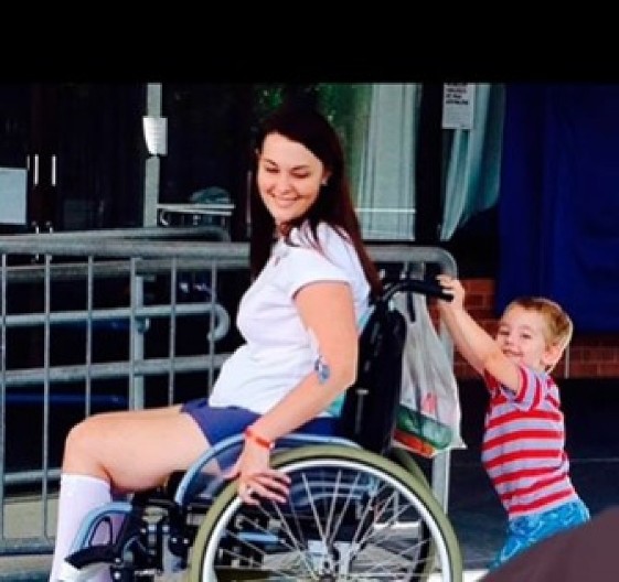 Preko noći sam postala invalid: Pozajmila sam od prijateljice predmet koji sve žene razmenjuju i završila u kolicima