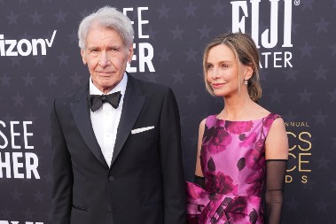 Zaboravio na ženu: Harison Ford izazvao dramu na dodeli nagrada, svi se pitali gde mu je supruga, a evo u čemu je problem