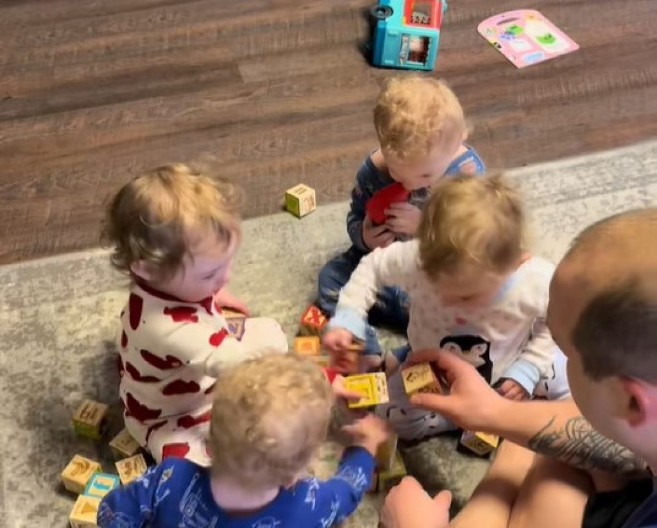 „Svaka ti čast!“: Mama četvorki pokazala kako izgleda jutro u njihovoj kući, ljudi ne veruju šta vide!