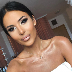 Ne krije da voli da se oblači u povoljnim radnjama, to i dokazala? Anastasija Ražnatović u kožnoj jaknici koju svaka žena mora da ima