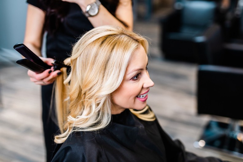 Ne podmlađuju sve plave boje kose: Frizer poznatih otkriva koja nijansa dodaje 10 godina!