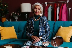 Ima 93 godine, samostalna je i stalno doterana: Samo 2 pravila je drže vitalnom - morate i vi ovo da probate!