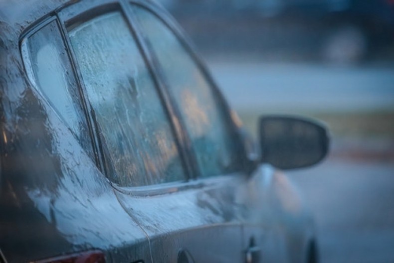 Svakog jutra se borite sa zamagljenom šoferšajbnom? Evo kako da odmaglite stakla brže nego ikada!