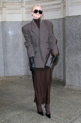 Žene u Srbiji se otimaju oko ovih cipela: Bile su hit pre 20 godina, prve se rasprodaju u radnjama, a ima modela i za 2.500 dinara