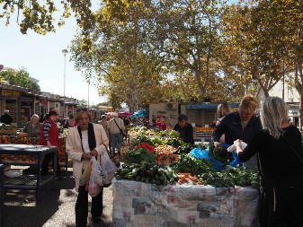 Na beogradske pijace stiglo povrće koje ne sme u zamrzivač: Nutricionistkinja Sandra otkrila koje namirnice remete rad štitne žlezde, ako se termički ne obrade