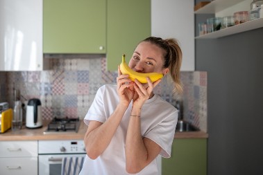 Odmah isprobajte trik sa bananom: Zorica je stavila koru u frižider i za 10 minuta se oslobodila velike muke!