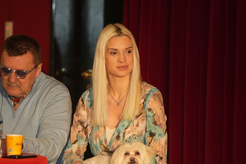 Ko je muškarac sa kojim Anja Mit čeka dete? Misteriozni partner živi daleko od očiju javnosti, u mladosti se borio za život