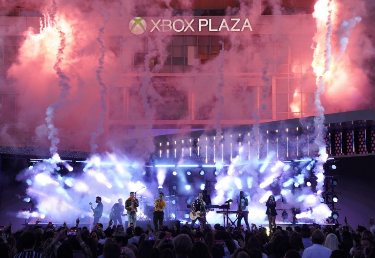 Dečko skroz propao: Svađa sa braćom ga je skupo koštala, muzičar bukvalno nije imao prebijene pare