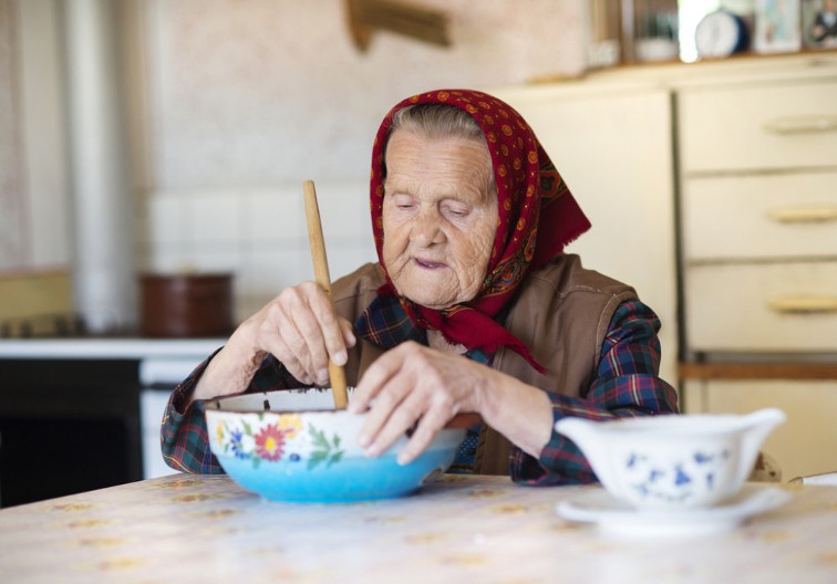 Korisna za pluća i jetru: Pijte se po jedna čaša na prazan stomak, posebno u periodima zagađenog vazduha