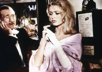 "Srećnija bih bila da sam rodila psa, nego to": Najlepša glumica bila je majka iz pakla, sin joj se brutalno osvećuje za godine agonije!