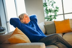 Već 3 zime ne uključuje grejanje u stanu: Tvrdi da joj nije hladno, a evo kako se ova žena greje