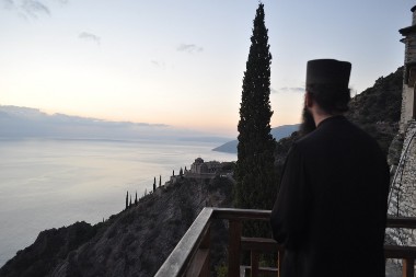 Šta jedu monasi sa Svete Gore? Evo koja namirnica nije deo njihovog jelovnika, a svi u Srbiji je obožavaju