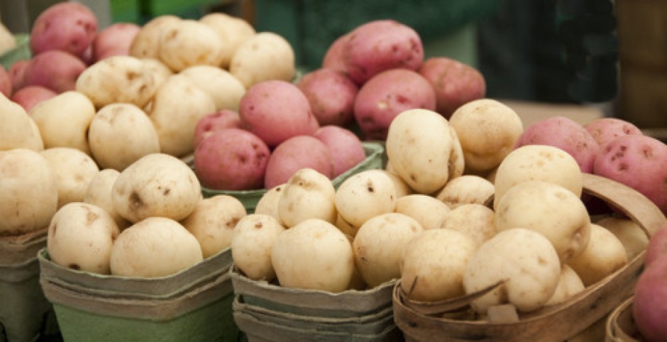 Beli ili crveni krompir, koji je zdraviji? Jedan reguliše šećer u krvi i daje duži osećaj sitosti