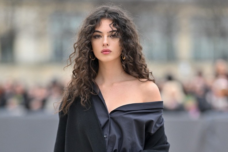 Znate li čija je ovo ćerka? Mama i tata su joj poznati glumci, a svi kažu da je preslikana majka