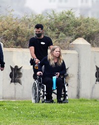 Poznata glumica zbog opake bolesti više ne može da stoji na nogama: Više od 30 puta je završila u bolnici, a ovo su simptomi koje ne treba ignorisati