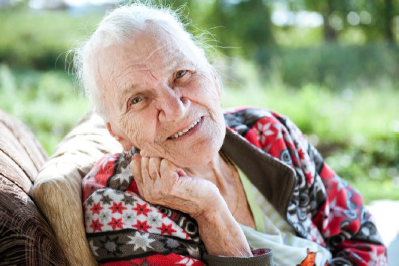 Proslavila je 107. rođendan i dalje je bistrog uma:  Od dece za poklon svake godine traži ove 3 jednostavne namirnice