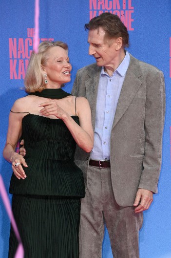 Ovo je prava istina o Lijamu Nisonu i Pameli Anderson: Evo da li je Holivud upravo dobio novi ljubavni par!