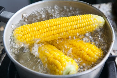 Skuvajte kukuruz za 15 minuta: Kuvar otkrio trik uz koji je gotov u rekordnom roku!