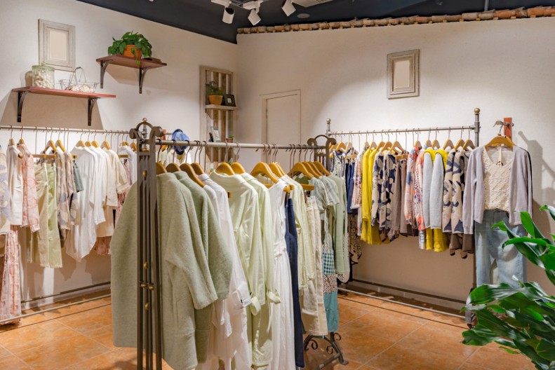 Haljina koju sve žene žele: Izgleda moćno, pristaje svakoj građi, pa ne čudi što je hit na društvenim mrežama