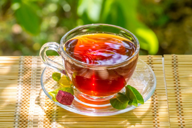 Prirodni čaj koji jača želudac i poboljšava probavu: Deluje protiv čireva, bolova u kostima i poboljšava krvnu sliku