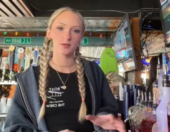 Pohvalila se napojnicom od 800 evra: Konobarica ispunila mušteriji čudnu želju, sve ispričala bez trunke stida!