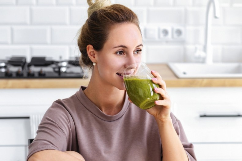 Čuvaju zdravlje posle 50. godine: 3 napitka za snižavanje holesterola, regulisanje pritiska i šećera u krvi