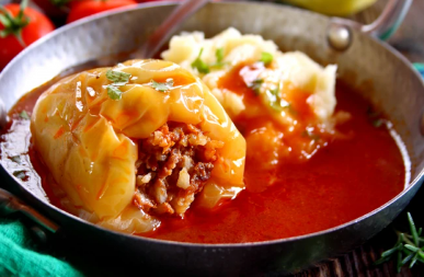 Vrsni mađarski kuvari ovako pripremaju punjene paprike: Sočne, ukusne, mekane, u Srbiji ih niko ovako ne pravi?