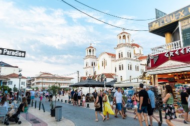 Srpska porodica na letovanju u Grčkoj u šoku: Gazda im isključio klimu jer nisu platili svih 10 dana, "70 evra ili spavaj na +40"