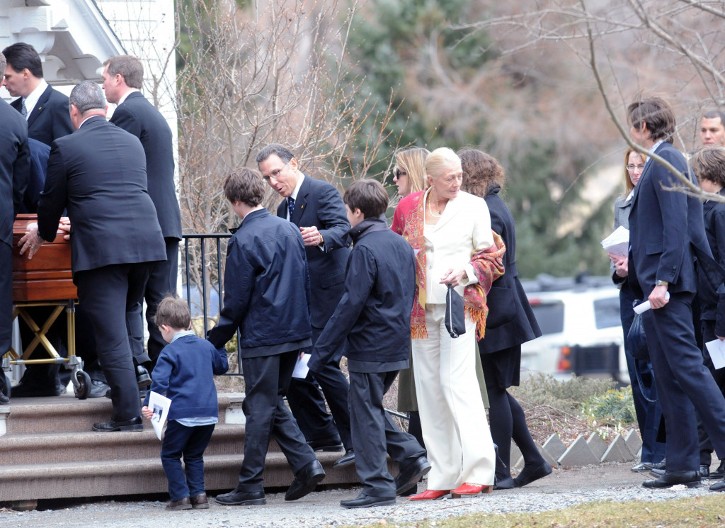Na sahranu svoje ćerke Nataše došla je sva u belom: Isto je uradila i kada joj je sestra umrla - crninu nije htela da nosi
