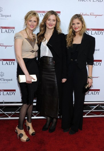 Znate li čije su ovo ćerke? Mama im je poznata glumica, pričali su da nema ružnije žene od nje, a muškarci su je obožavali!