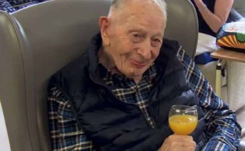 Rođen iste godine kad je potonuo Titanik: Ima 113 godina i svakog petka se počasti ovim nezdravim obrokom, tvrdi da je to njegova tajna