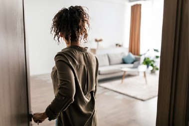 Krenuli ste po nešto, ušli u sobu, a ne znate zašto: Evo zbog čega vam se ovo događa i  da li ima razloga za brigu