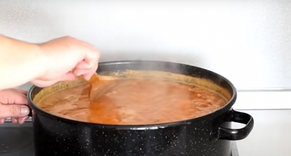 "Ravan stomak stvara se u kuhinji": Čuveni doktor tvrdi, omiljeno srpsko jelo najbrže topi salo