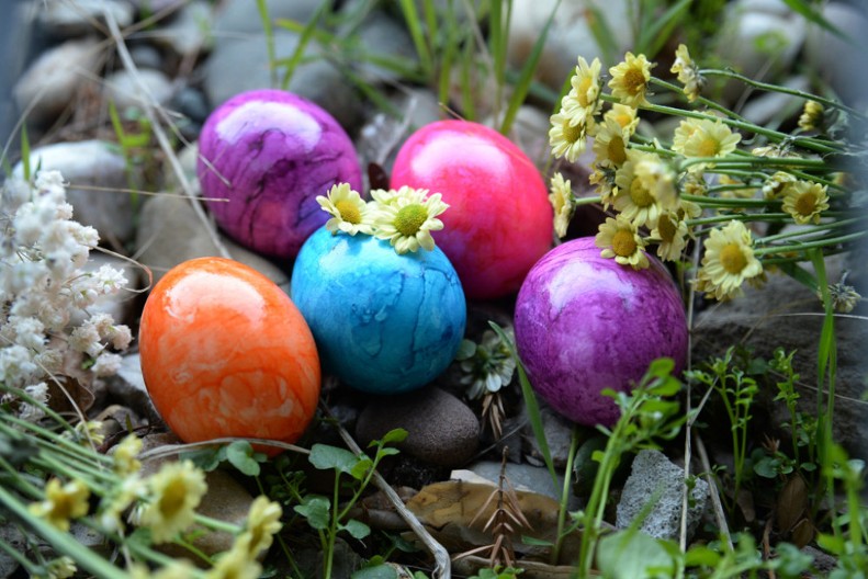 Naše bake su ih farbale prirodnim bojama: Pomoću sode bikarbone vaša uskršnja jaja će postati umetnička dela!