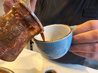 Koliko šoljica kafe smete popiti dnevno? Šta može da se desi kada preterate sa kofeinom?