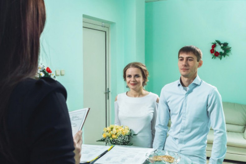 Pitali Balkance da li žena nakon udaje treba da zadrži devojačko prezime? Zbog jednog odgovora ćete zanemeti