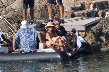 Smejali su mu se jer je oženio konobaricu koja je samohrana majka: Ponižavali su ga zbog supruge, a danas ne smeju ni da zucnu