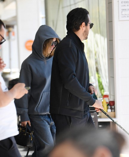 Mučno ih je gledati: Poznata glumica se našla sa bivšim dečkom, a izrazi njihovih lica govore da su nesrećniji nego ikada!