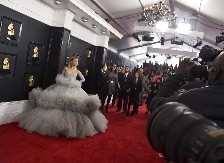 Istetovirana od glave do pete: Pevačica se transformisala kao nikad do sad, izgleda kao druga osoba, a pogledajte joj tek kosu