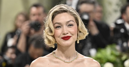 Seda kosa, a mlado lice: Điđi Hadid neprepoznatljiva sa novom frizurom, zbog ove nijanse izgleda kao totalno druga osoba