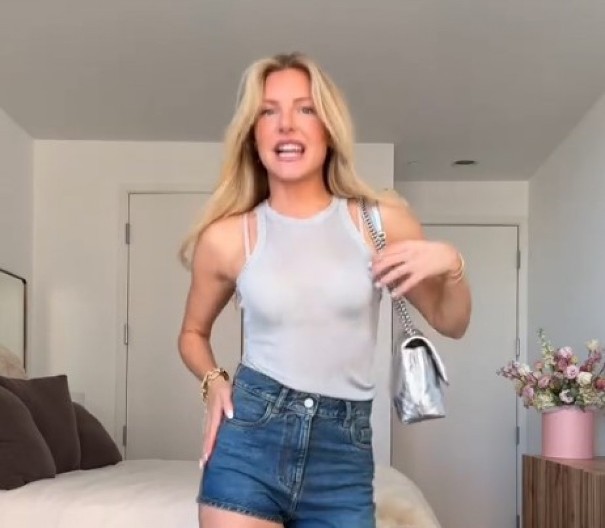 "Je li ovo neka šala?" Žene oduševljene farmerkama bez jedne nogavice: Neobičan model planuo za 38.000 dinara